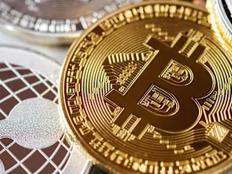 Coinbase CEO discusses S&P 500, stablecoin legislation, banking