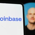 A smartphone in the foreground displays the blue Coinbase logo, with a blurred portrait of the company's CEO, Brian Armstrong, visible in the background. The image illustrates the connection between the company and its leader, whose "super app" strategy is the focus of the article.